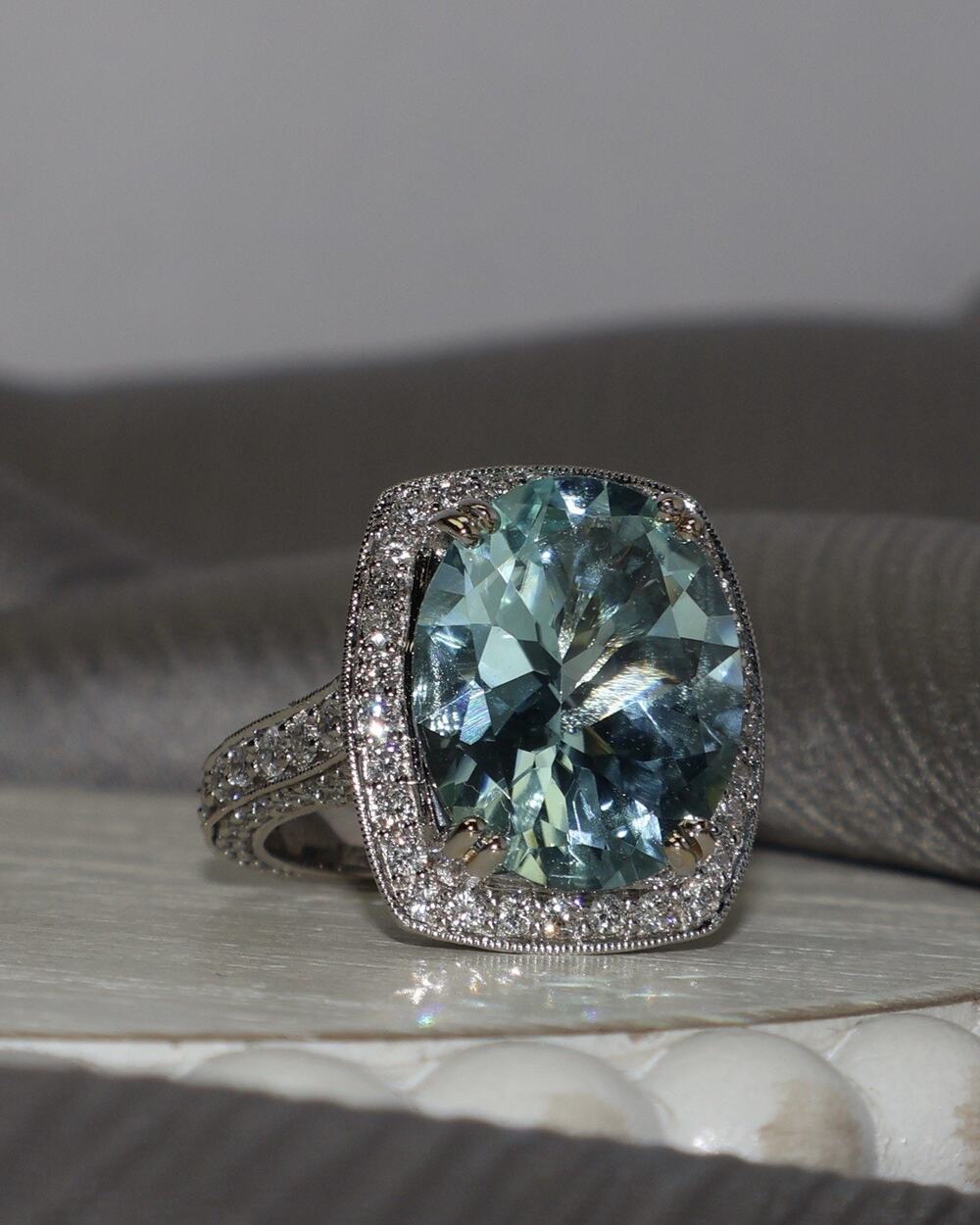 18k White Gold Aquamarine & Diamond Ring 12.1G / Sz 6